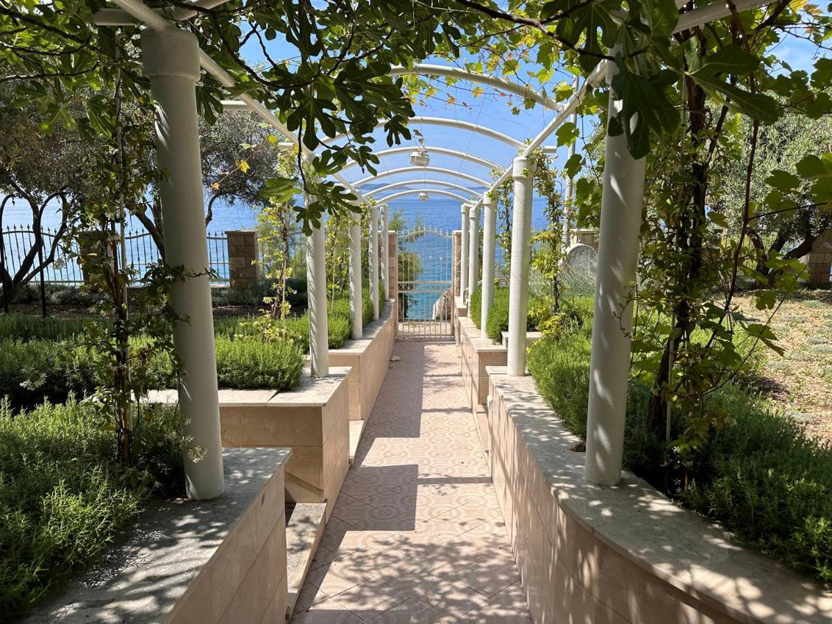 Villa Luxury Seaside With Indoor Pool, Sauna, Padle Boards, Canoe And Mediterranean Garden - Miolin House