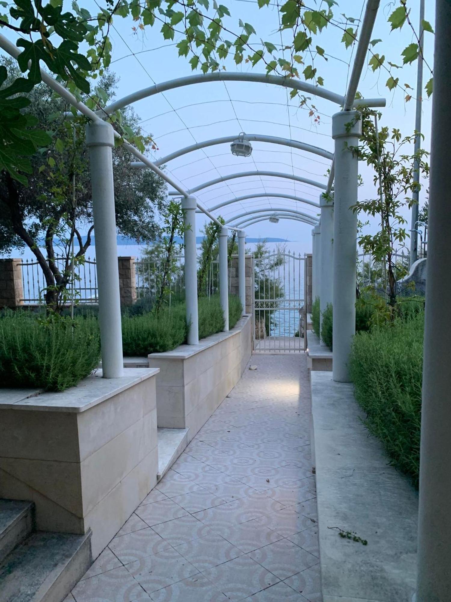 Luxury Seaside With Indoor Pool, Sauna, Padle Boards, Canoe And Mediterranean Garden - Miolin House