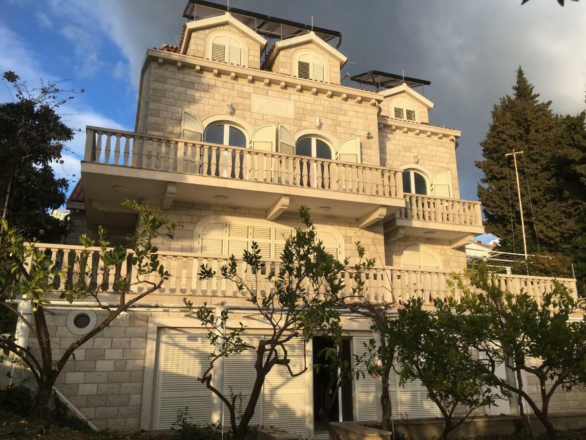 Luxury Seaside With Indoor Pool, Sauna, Padle Boards, Canoe And Mediterranean Garden - Miolin House Villa Trogir